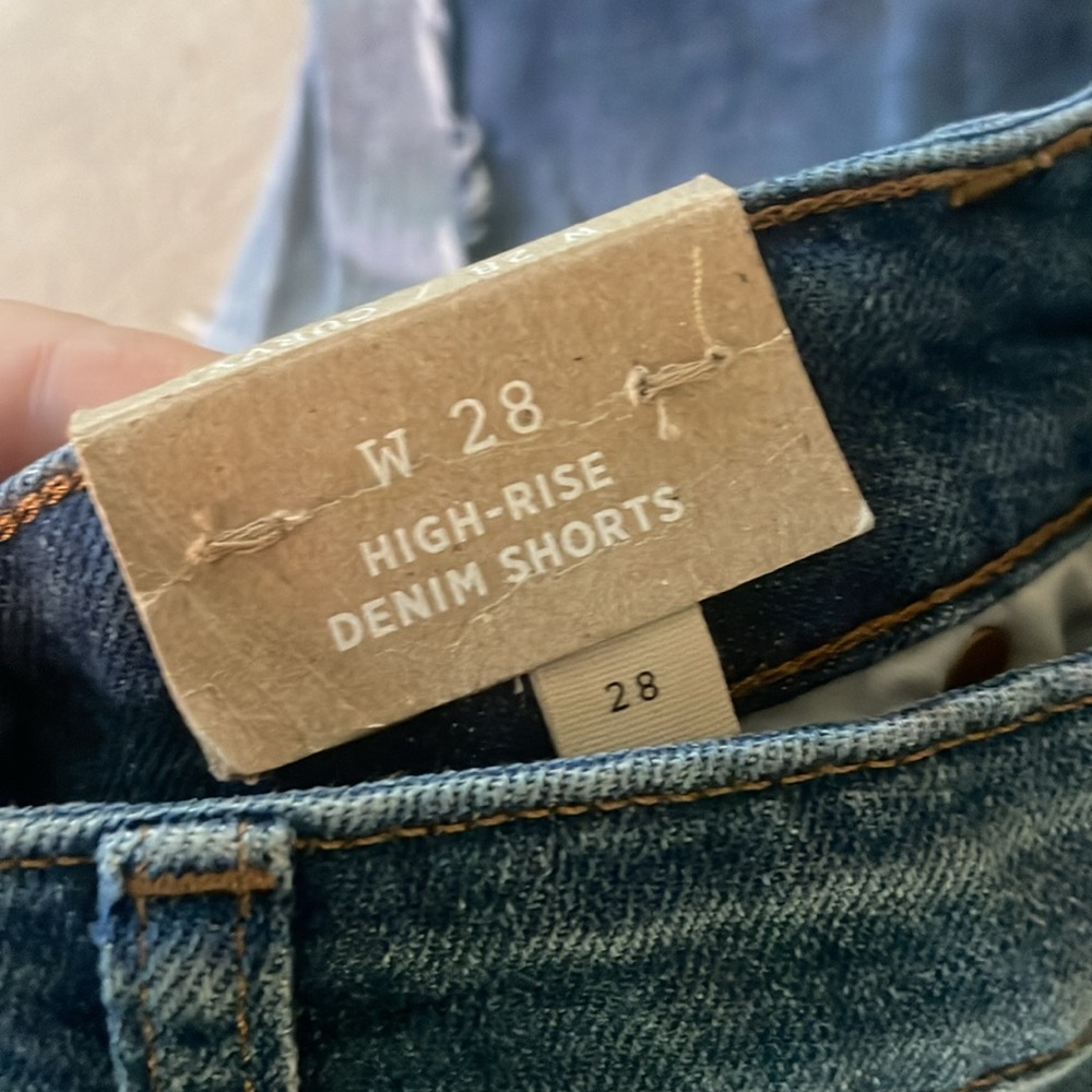 Madewell Curvy Jean Shorts - Picture 3 of 3